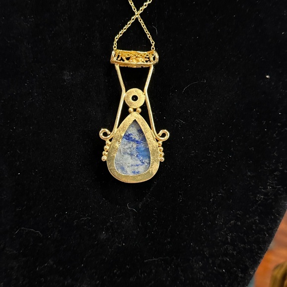 Stone is Lapis Lazuli & Is made with .925 silver from its pendant, bail to chain - Picture 4 of 4